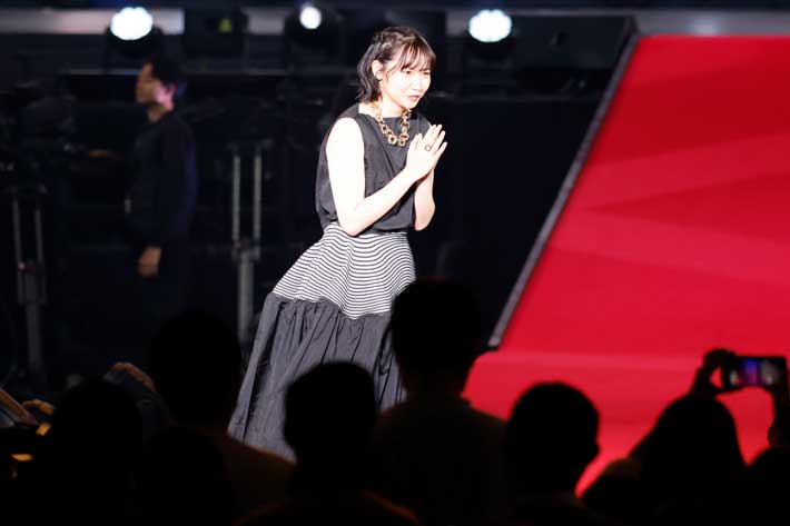 『YouTube Fanfest 2023』に出演した、鈴川絢子さんの様子