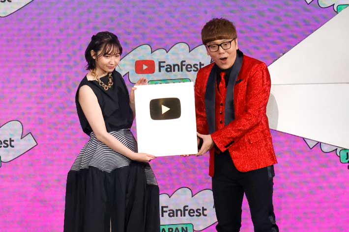 『YouTube Fanfest 2023』に出演した、鈴川絢子さんとHIKAKINさんの様子