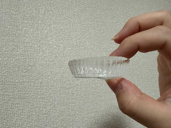 アルミカップで氷を作る方法
