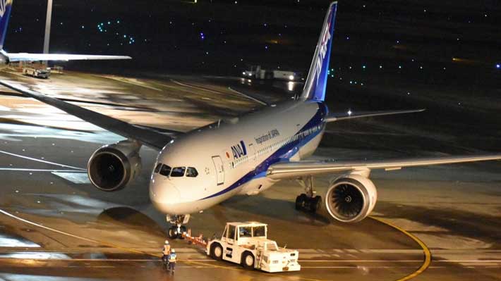 夜の飛行機の写真